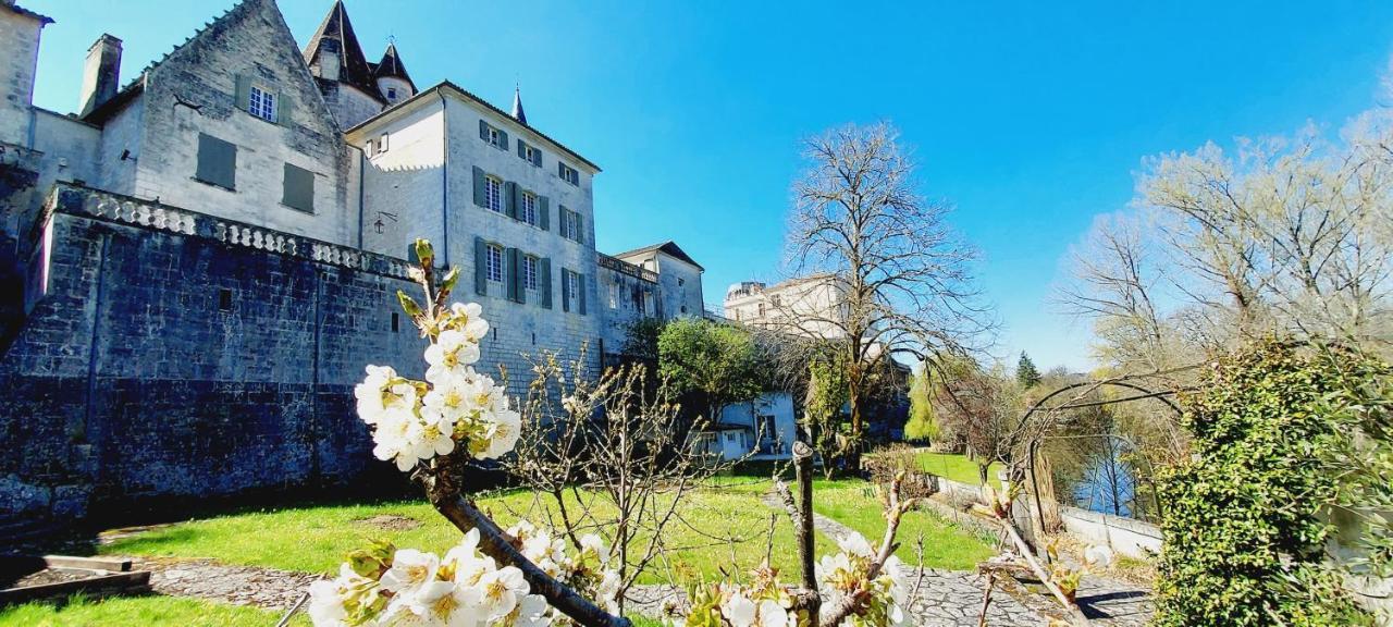 Chateau Des Senechaux, Bourdeilles Exterior photo