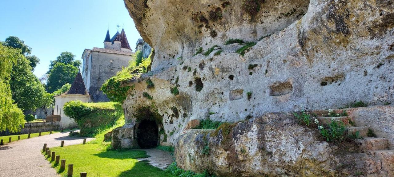 Chateau Des Senechaux, Bourdeilles Exterior photo