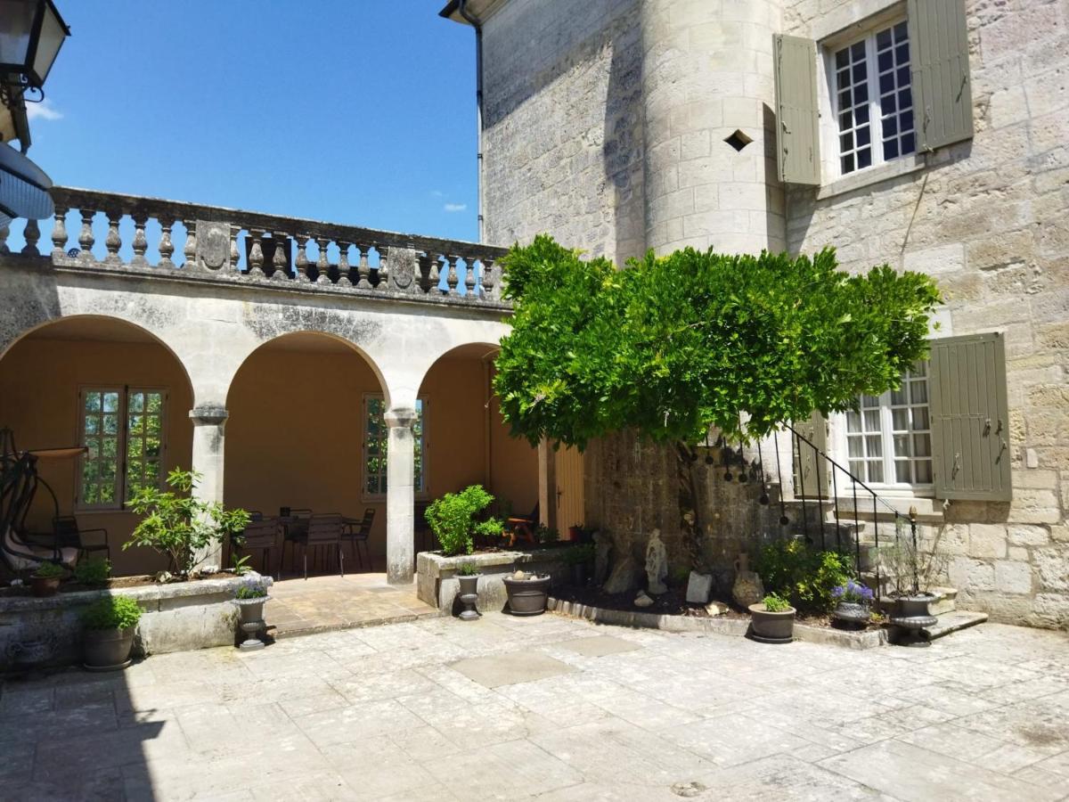 Chateau Des Senechaux, Bourdeilles Exterior photo