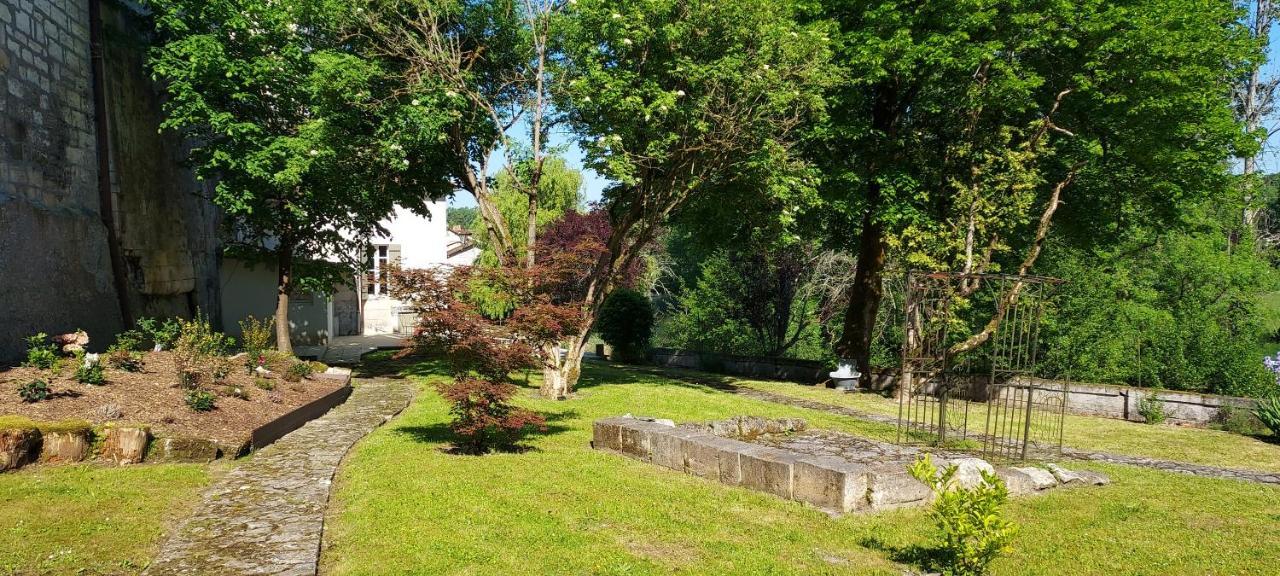 Chateau Des Senechaux, Bourdeilles Exterior photo