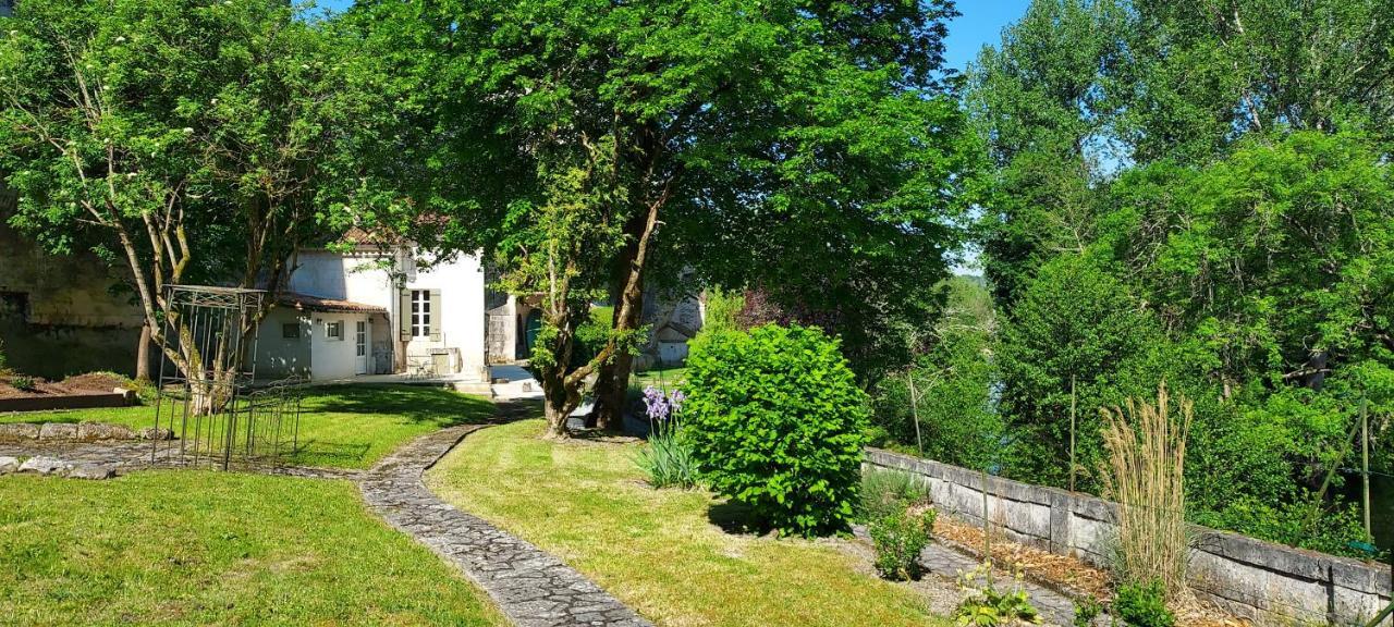 Chateau Des Senechaux, Bourdeilles Exterior photo